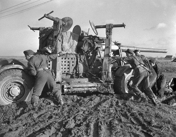 Photo of Anti-aircraft gun stuck in the mud