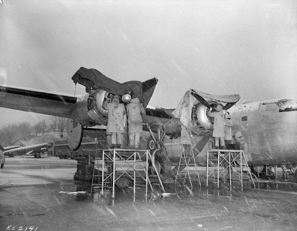 Photo of Servicing a Liberator VI