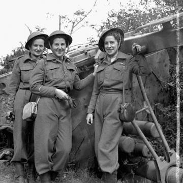 First nursing sisters to land in France