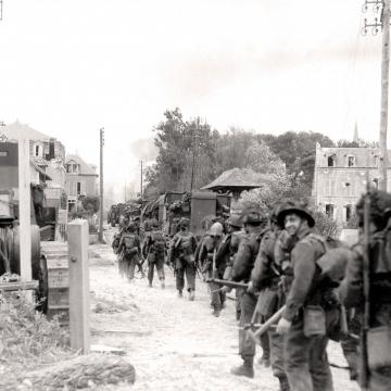 British troops advance inland